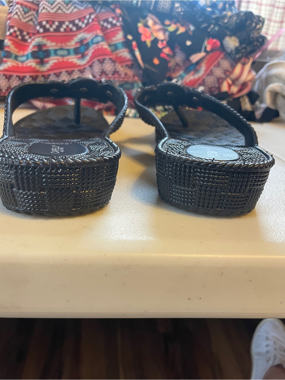 Capelli of New York Black Floral Jewel Thong Sandals size 8 - Picture 8 of 8